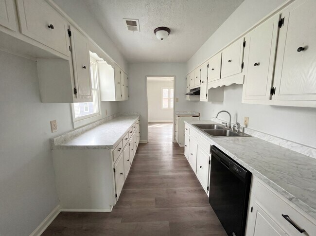 Building Photo - 854 Carrolton Rd
