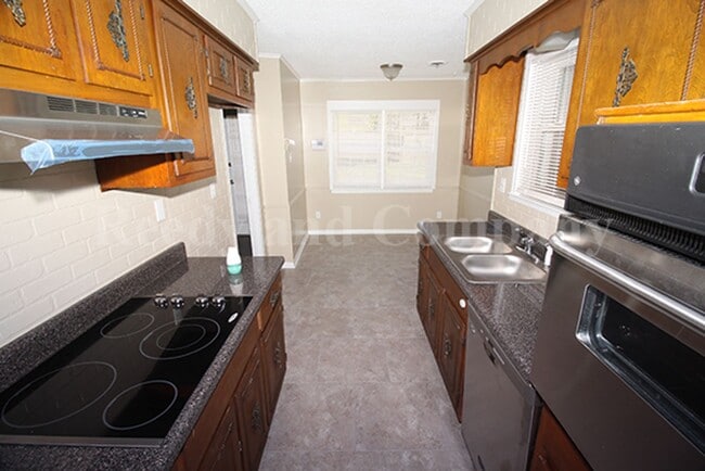 Building Photo - 5901 Tishomingo Dr