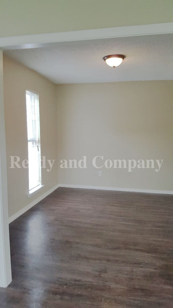 Building Photo - 2831 Gruber Dr