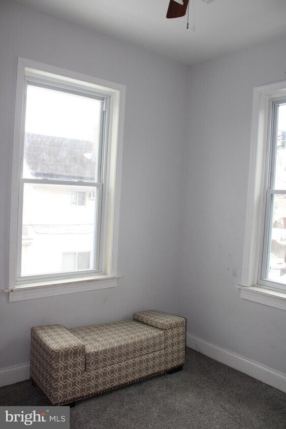 Foto principal - 4715 Knorr St