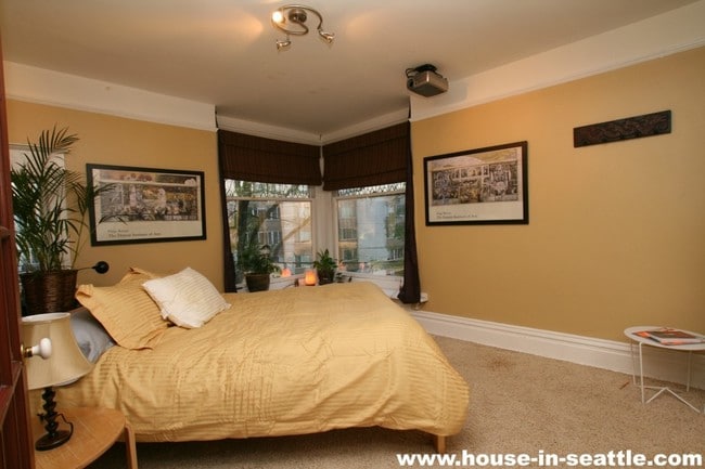 Building Photo - Oasis