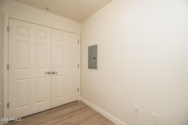 Foto del edificio - 5450 E Deer Valley Dr