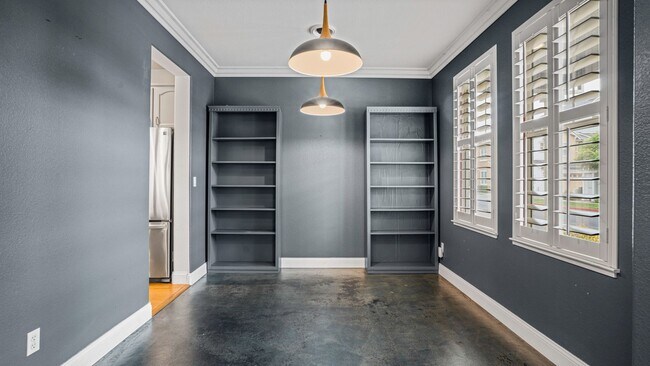 Building Photo - MODERN AND CONVENIENT 3 BR/2.5 BA LIVING I...