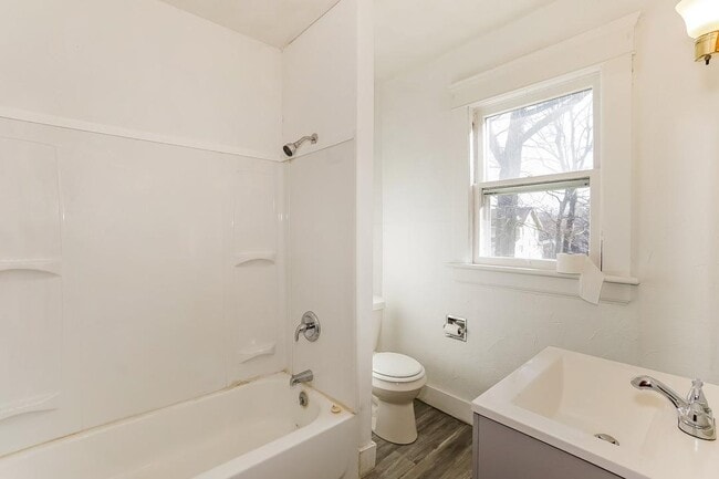 Foto del edificio - 711 Garfield St