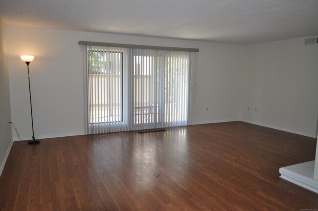 Building Photo - 54 Great Meadow Ln