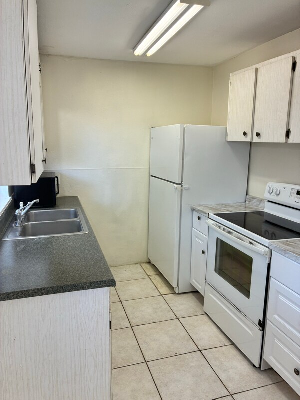 Building Photo - 115 5th St NE