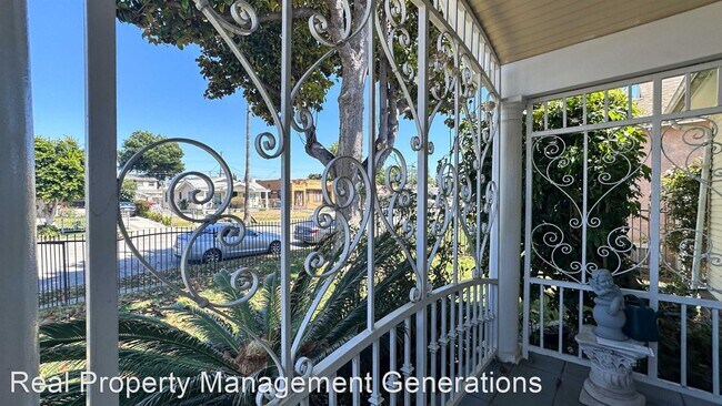 Foto del edificio - 3 br, 2 bath House - 3833 2nd Ave