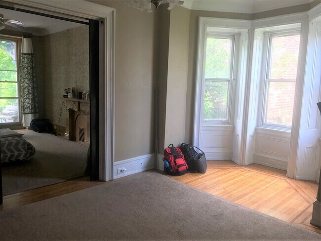 Building Photo - 127 Sumac St