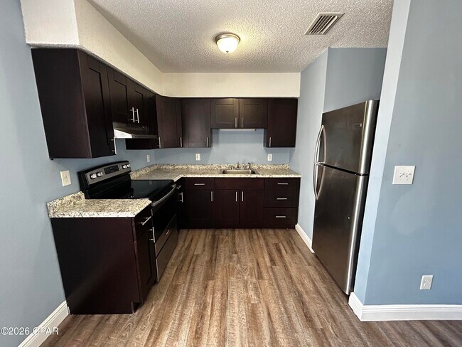 Building Photo - 6318 Lenawee St