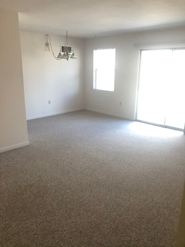 Building Photo - 14201 Cedarwood Dr SW