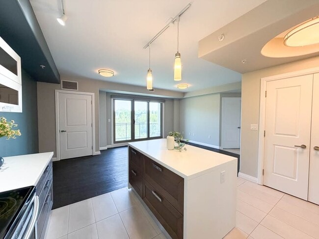 Building Photo - 1310 Nesbitt Dr