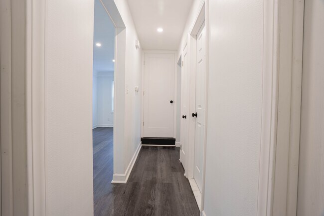 Foto del edificio - 361 Adams Ct