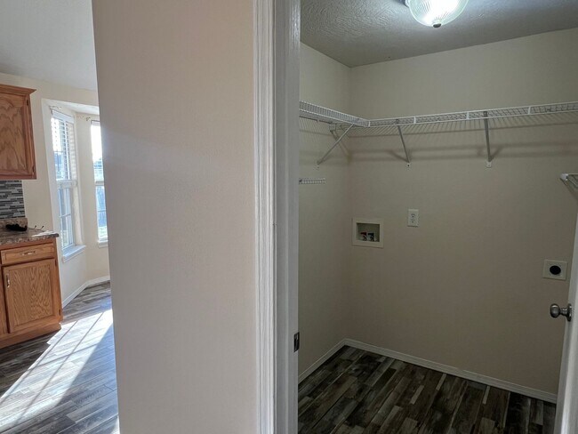 Foto del edificio - Republic Schools - Gorgeous 4 Bed 2 Bath 2 Car Garage For Rent