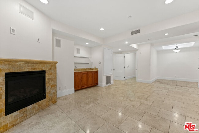 Foto del edificio - 16123 Sunset Blvd