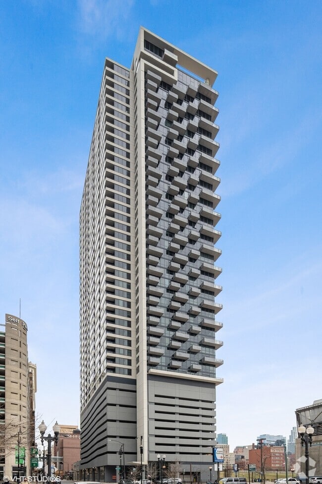Building Photo - 235 W Van Buren St