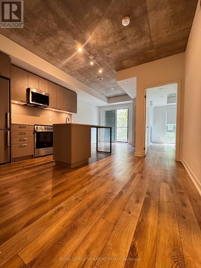 Building Photo - 1808 St Clair Ave W