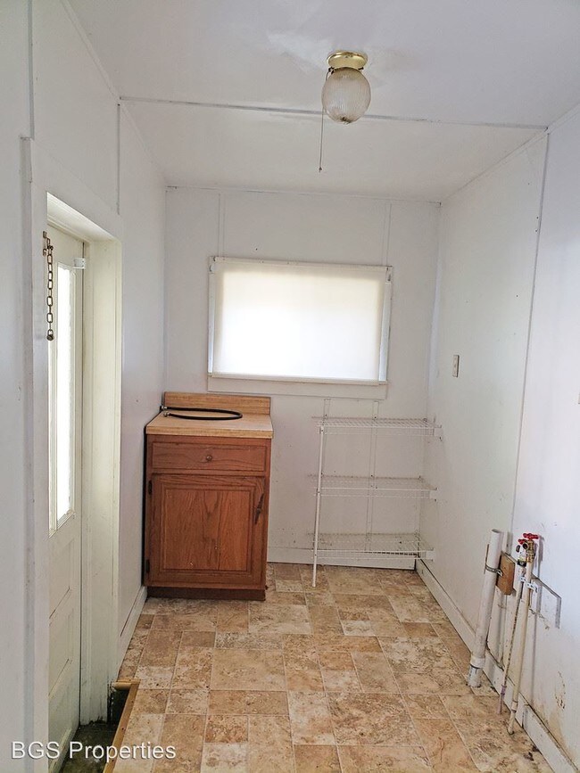 Foto del edificio - 2 br, 1 bath House - 351 E. Maple St