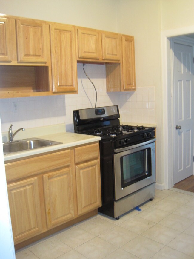 Foto del edificio - Sunset Park Renovated 3 Bedroom No Fee