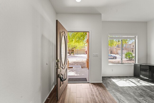 Foto del edificio - 734 W Fruit Tree Ln