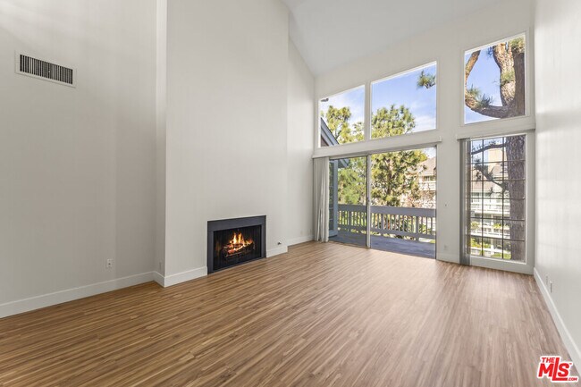 Foto del edificio - 4338 Redwood Ave