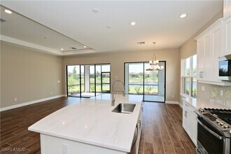 Building Photo - 8437 Rosa Ct