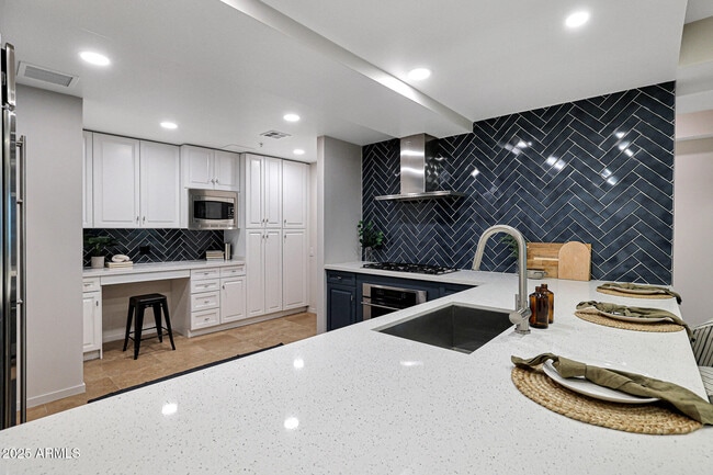 Building Photo - 7151 E Rancho Vista Dr