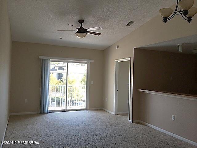 Foto del edificio - 7920 Merrill Rd