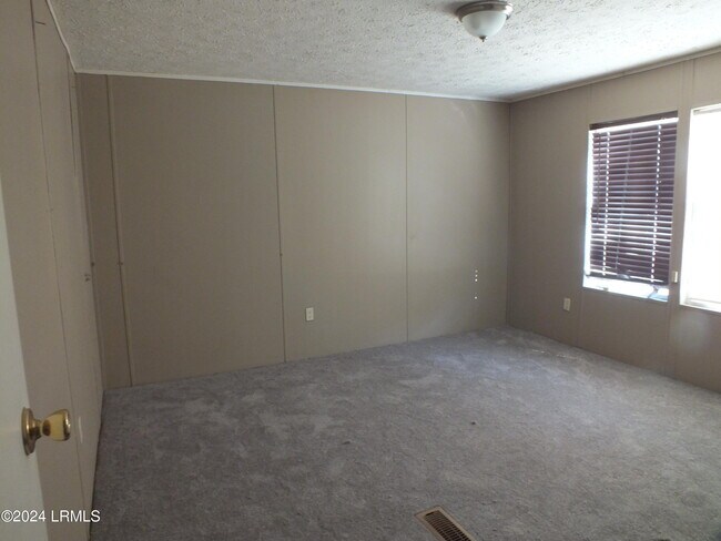 Building Photo - 25 Milledge Village Rd