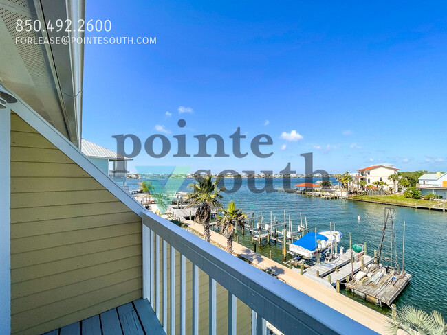 Foto del edificio - Waterfront 2BD/1.5BA with boat slip AND lift!