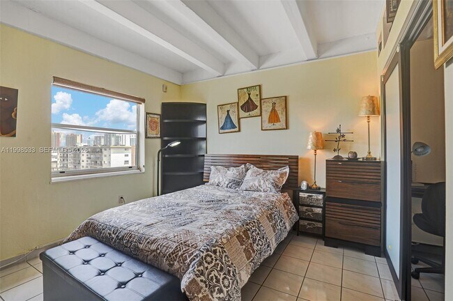 Foto del edificio - 3536 NE 168th St