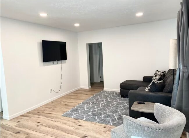 Foto del edificio - 312 Rosedale Ave