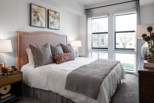 Foto del edificio - Lock in Your Lease & Get Up to $1,000 Off!