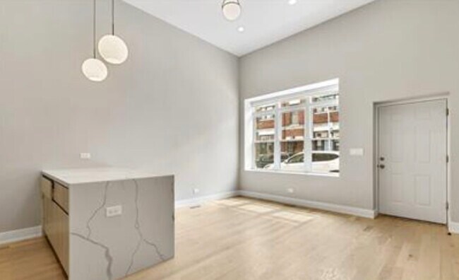 Foto del edificio - 2901 N Allen Ave