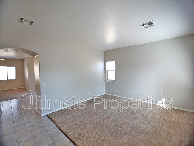 Foto del edificio - 11808 W Cambridge Ave