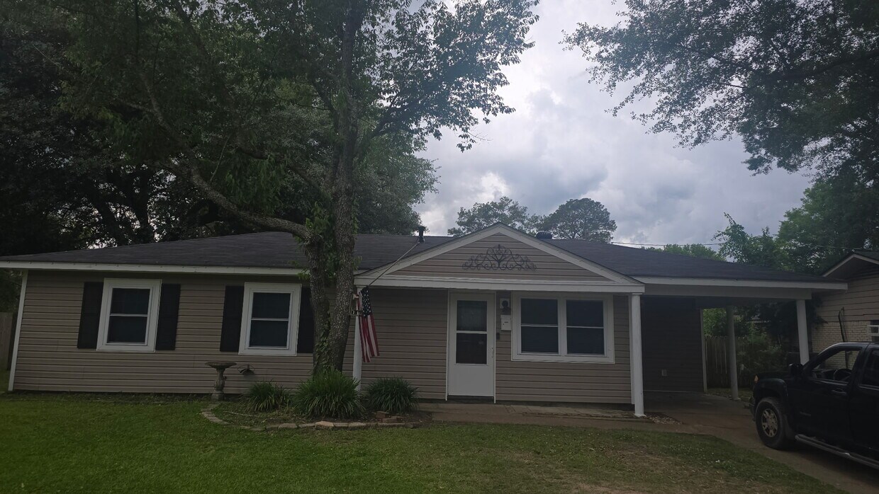 Foto principal - 2323 Racine Dr