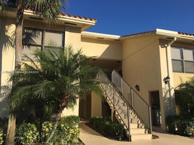 Building Photo - 1515 Lake Crystal Dr