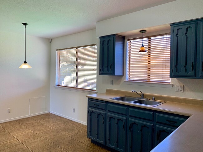 Building Photo - Heritage Hills 3 Bedroom
