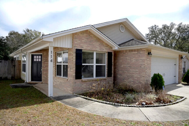Building Photo - 114 Quince Ave