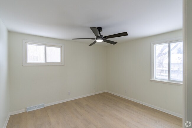 Foto del edificio - U-Crest Apartments