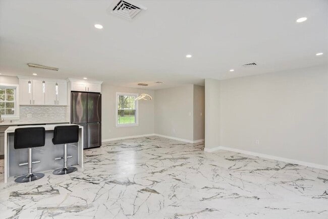 Building Photo - 466 Old Georges Rd