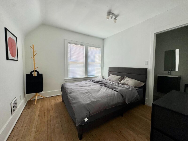 Foto principal - 3960 3 Mile Dr
