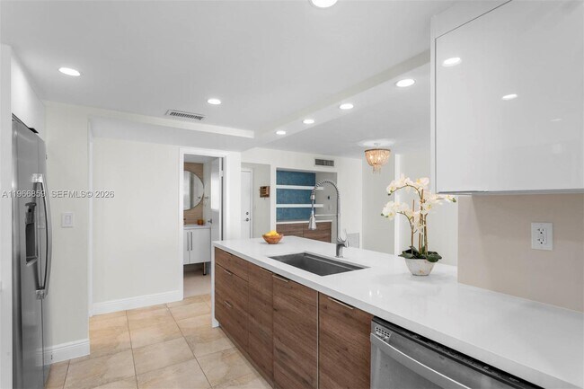 Foto del edificio - 2655 Collins Ave