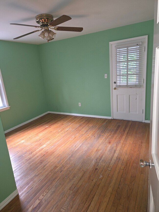 Foto del edificio - 13816 Cedar Rd