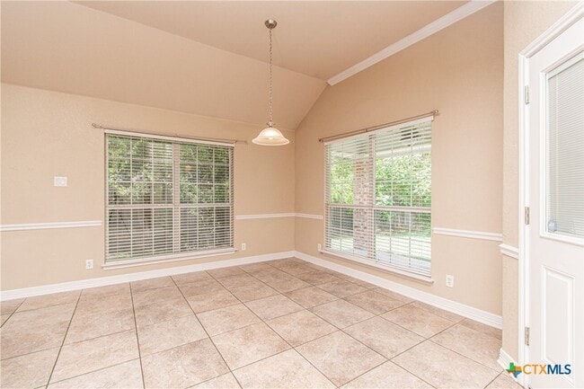 Building Photo - 1401 Saxon Cir