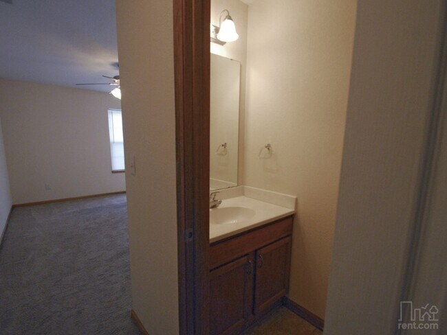 Building Photo - AD-29