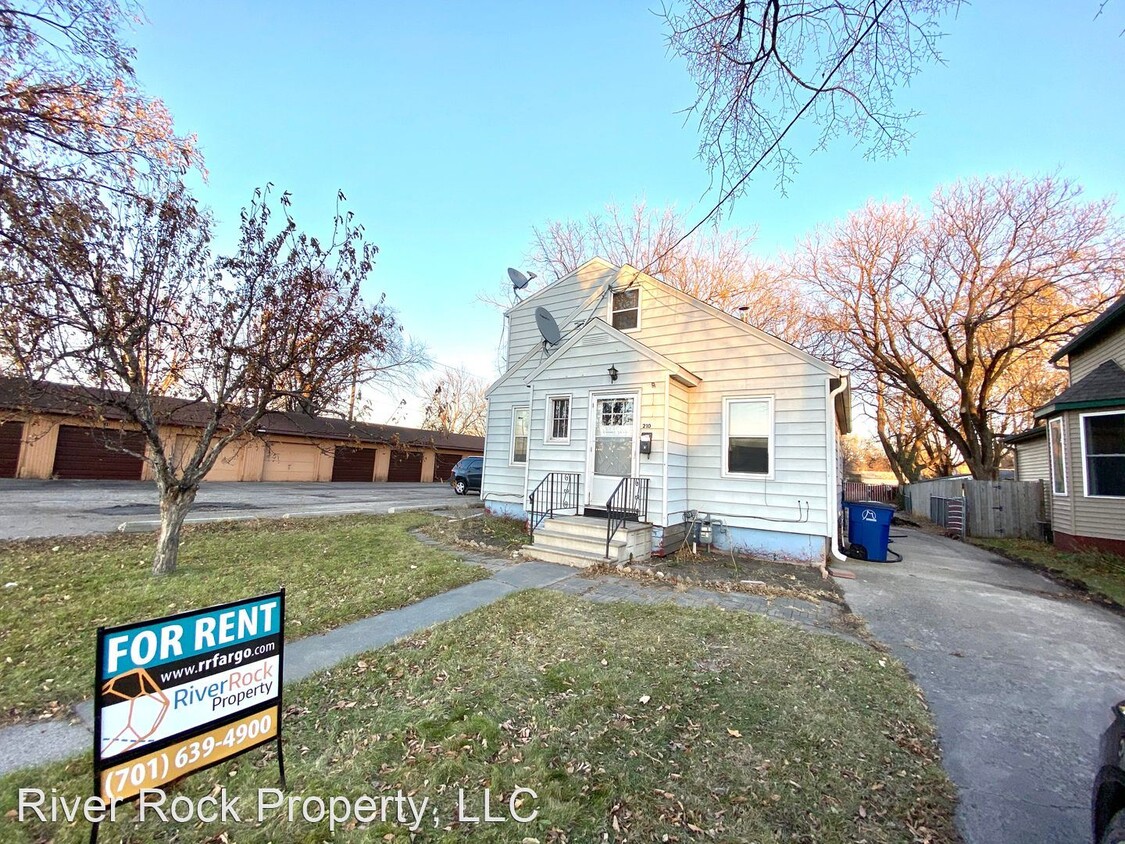 4 br, 2 bath House 210 11th Street South House Rental in Moorhead