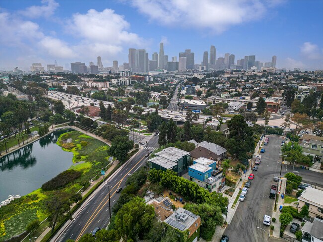 Foto del edificio - 614 Belmont Ave