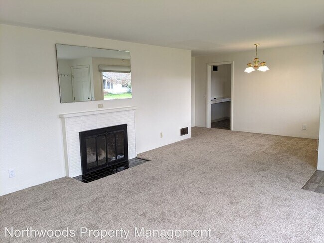 Foto del edificio - 3 br, 1 bath House - 1593 Maywood Ave