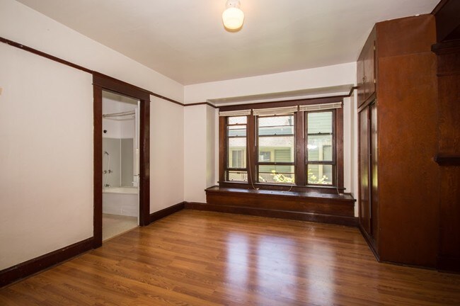 Building Photo - 427 SW 5th St