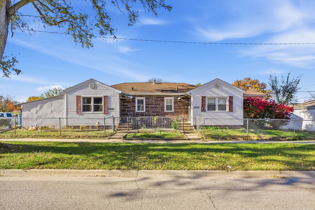 Building Photo - 1522 W 9th St